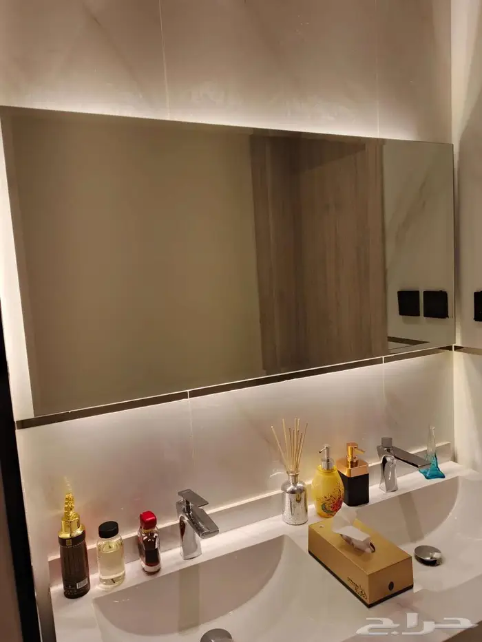 للبيع تحفة كلاسيك راقية وفخمة بايات القران ومرايا حمام 0