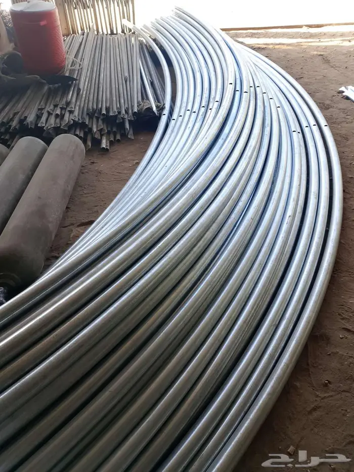 بيوت محميه مستخدم جديد عادي ومكيف وقايمه كما توجد قواعد وعوا 1