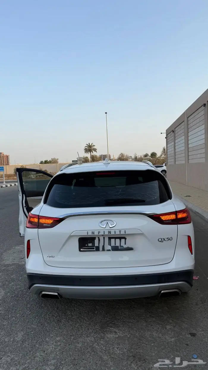 إنفنتي QX50 2020   ممشى قليل وباقي على الضمان 2