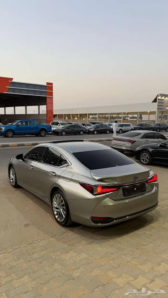 لكزس 2021 هايبرد عداد 76000 فقط فل كامل 9