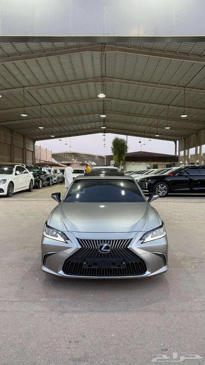 لكزس 2021 هايبرد عداد 76000 فقط فل كامل 2