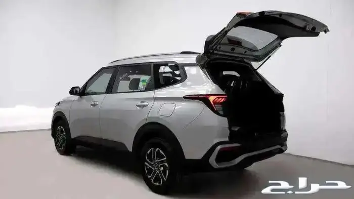 كيا كارينز نص فل موديل2025 4