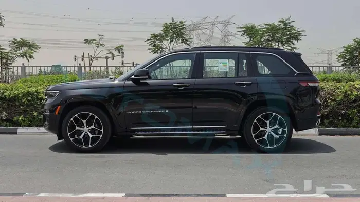 جيب جراند شيروكي ساميت 2025 خليجي اصفار مع ضمان الوكيل 22