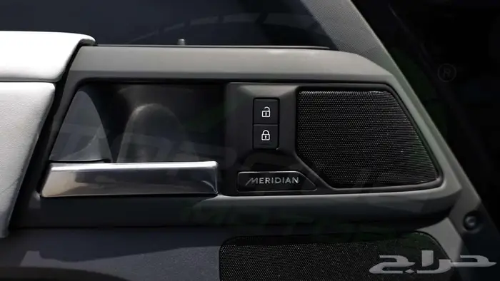2025 لاندر روفر ديفندر 110 HSE DYNAMIC P400 اصفار مع ضمان 18