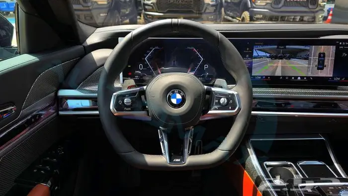 بي ام دبليو 735i M 2026 خليجي اصفار مع ضمان الوكيل 8