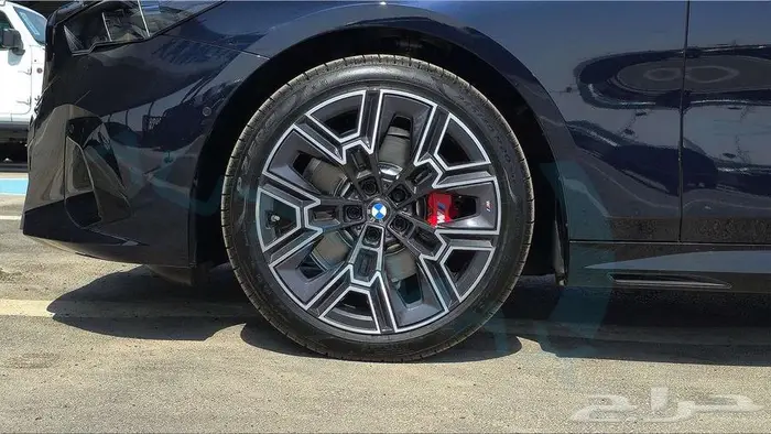 2026 BMW 5-SERIES 520i M MILD-HYBRID GCC 0Km ضمان الوكيل 30