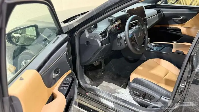 لكزس ES 350 CA 2025 لون الاسود 3