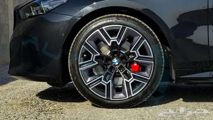 2026 BMW 5-SERIES 520i M MILD-HYBRID GCC 0Km ضمان الوكيل 20