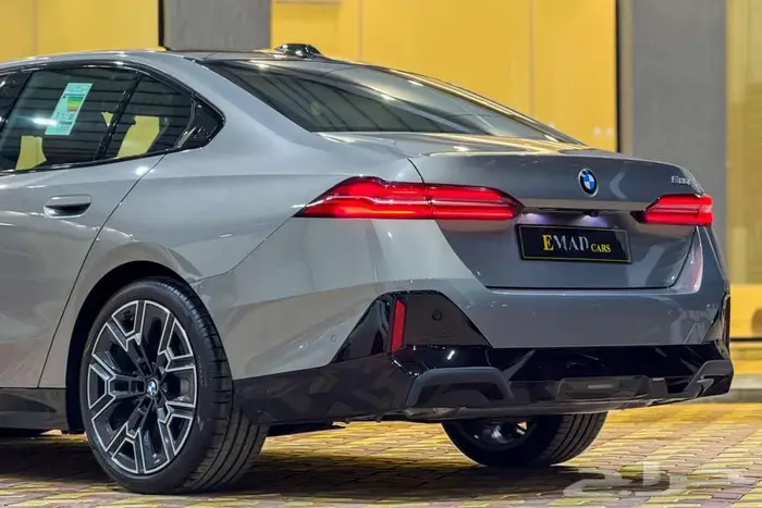 BMW 520 M KIT 2025 رمادي خليجي زيرو 4
