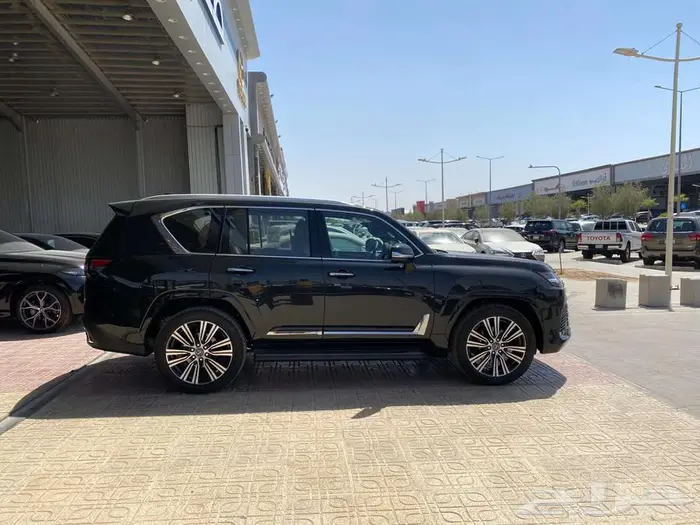 لكزس LX600 BB 2025 اسود داخلي جملي 4