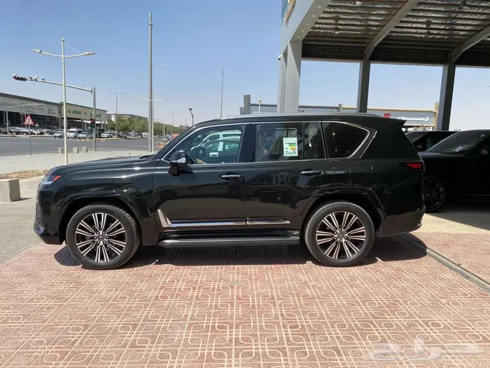 لكزس LX600 BB 2025 اسود داخلي جملي 3