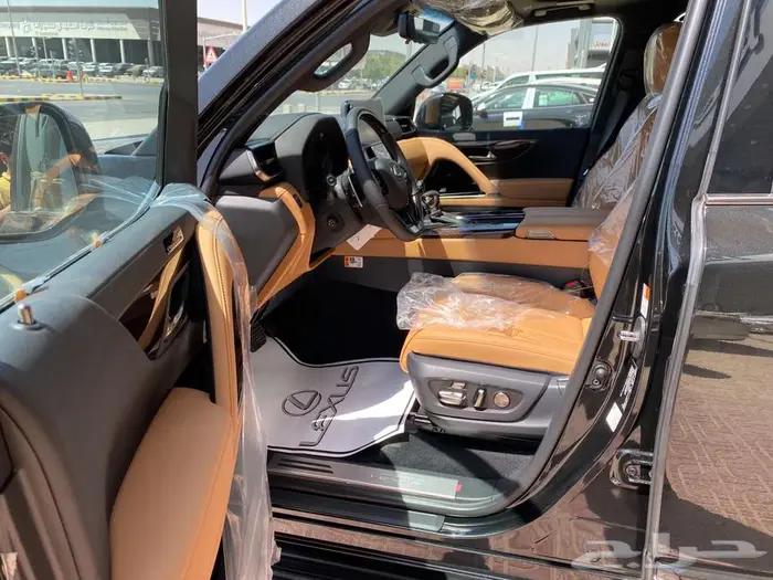 لكزس LX600 BB 2025 اسود داخلي جملي 8