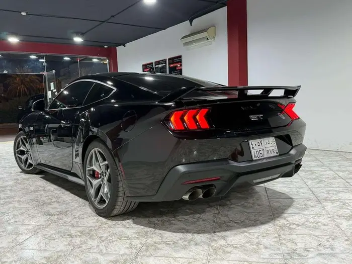 موستنق للايجار 8 سلندر 5.0 0