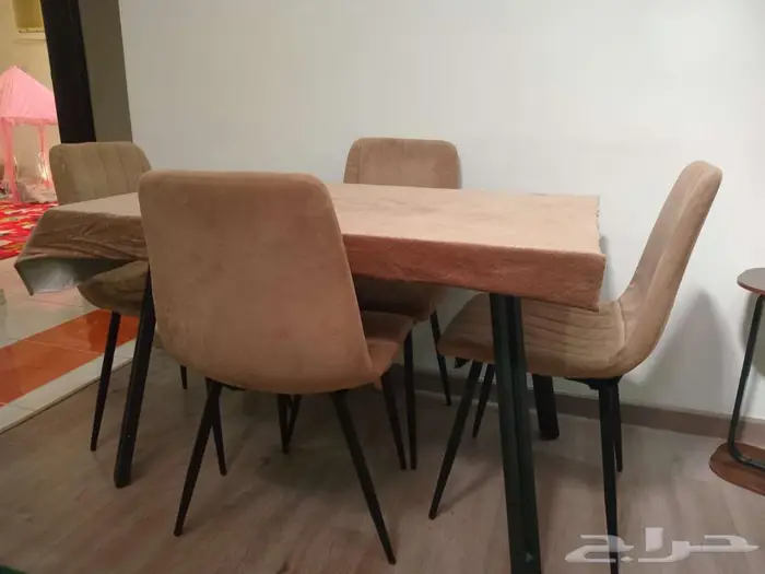 طاولة طعام بحالة جيده 2