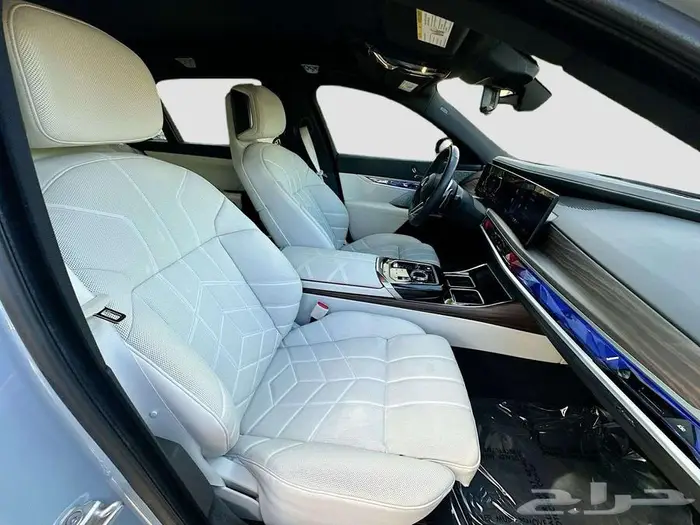 BMW 740i موديل 2023   الفئة السابعة   وارد أمريكا 3