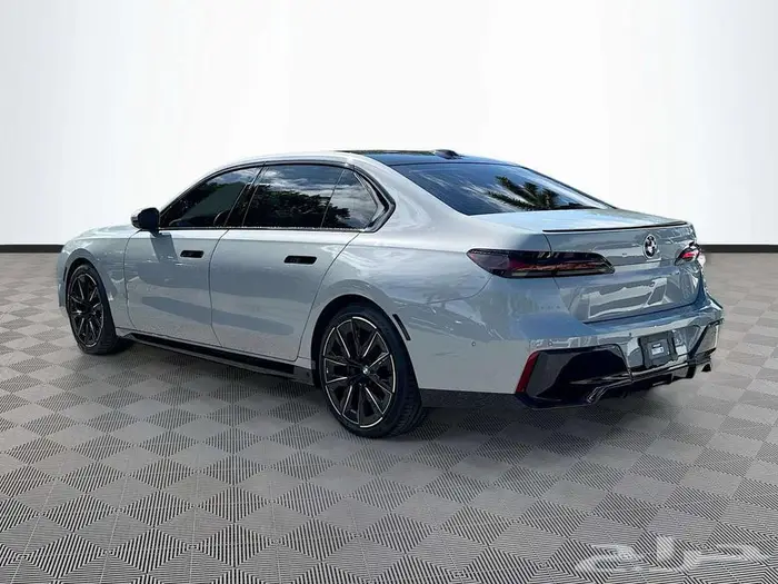 BMW 740i موديل 2023   الفئة السابعة   وارد أمريكا 2