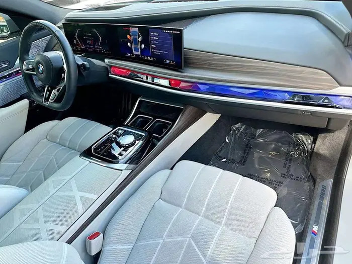 BMW 740i موديل 2023   الفئة السابعة   وارد أمريكا 7
