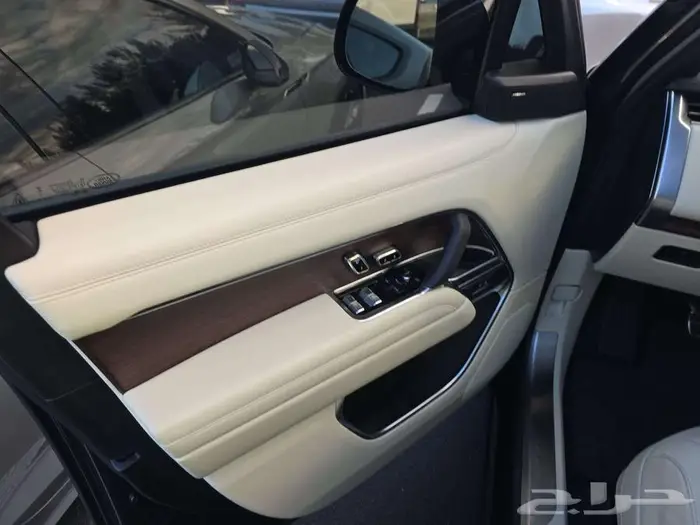 مزاد 10 09 Land Rover Range Rover SE 6