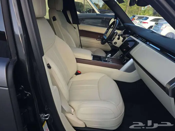 مزاد 10 09 Land Rover Range Rover SE 12