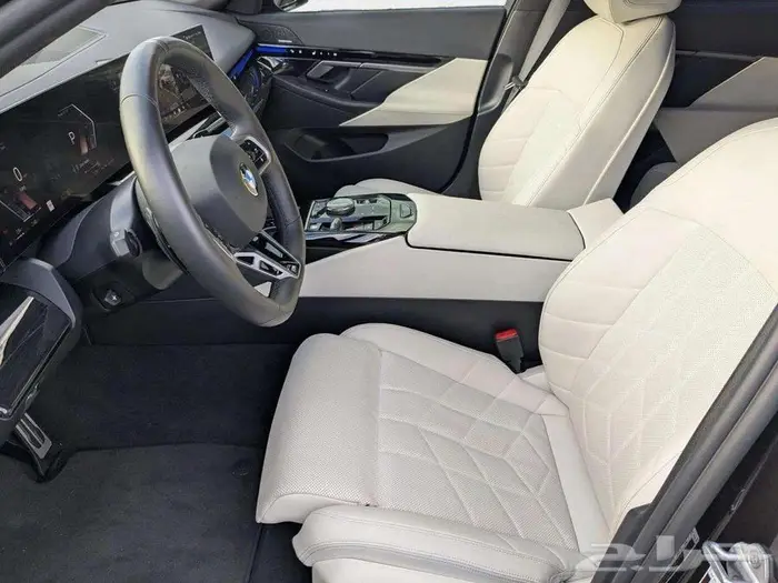 الفئة الخامسة وارد أمريكا BMW 530i 2025 7