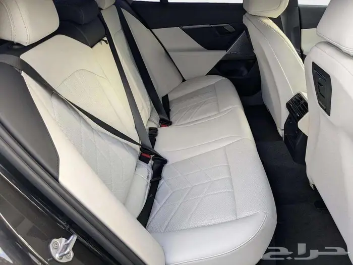 الفئة الخامسة وارد أمريكا BMW 530i 2025 8