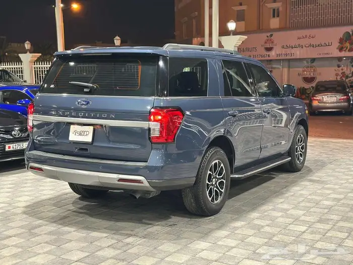 Ford Expedition XLT V6 2
