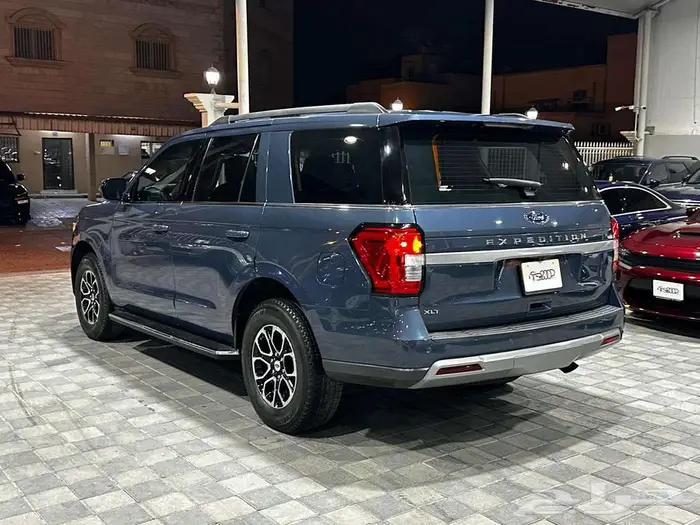 Ford Expedition XLT V6 3