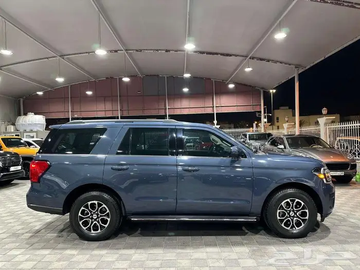 Ford Expedition XLT V6 4