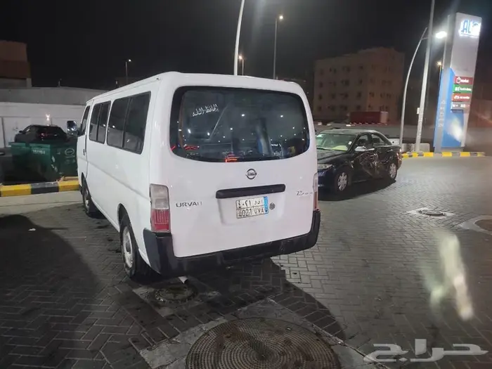 باص نيسان 2012 بنزين 0