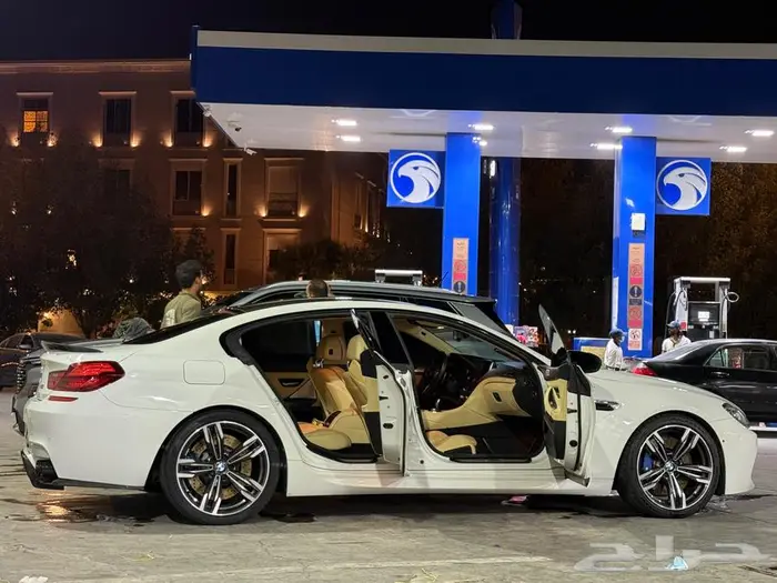 BMW M6 لوحات إمراتية 2