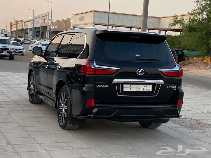 لكزس LX570 فل كامل 2018 3