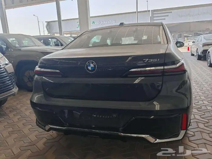 بي ام دبليو 735i موديل 2026 اسود خليجي 13