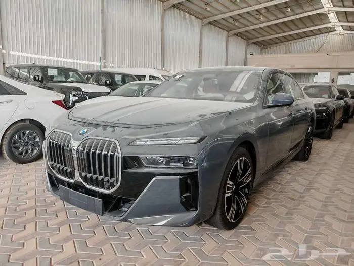 بي ام دبليو 735i موديل 2026 اسود خليجي 1