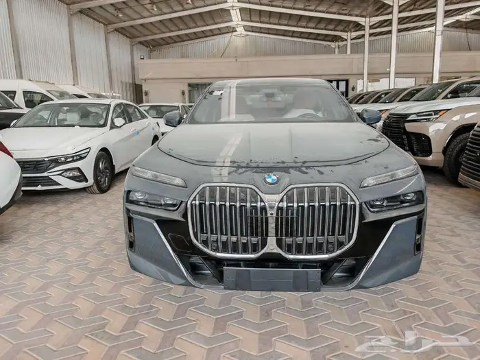 بي ام دبليو 735i موديل 2026 اسود خليجي 3