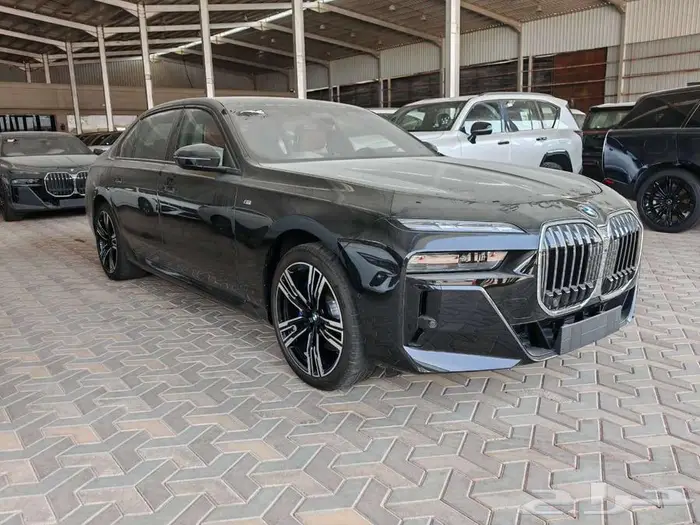 بي ام دبليو 735i موديل 2026 اسود خليجي 10