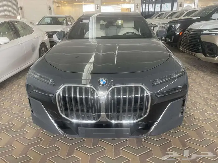 بي ام دبليو 735i موديل 2026 اسود خليجي 8