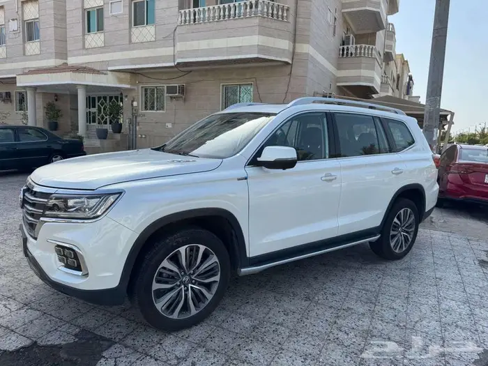 سيارة MG. موديل 2023 النوع RX 8 3
