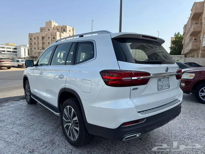 سيارة MG. موديل 2023 النوع RX 8 4