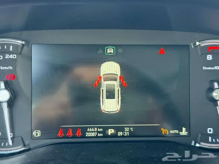 سيارة MG. موديل 2023 النوع RX 8 11