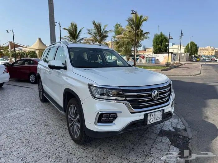 سيارة MG. موديل 2023 النوع RX 8 2