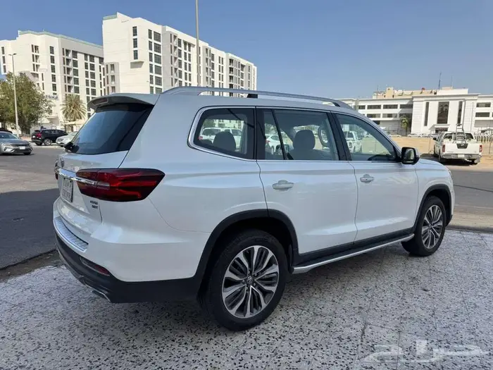سيارة MG. موديل 2023 النوع RX 8 13