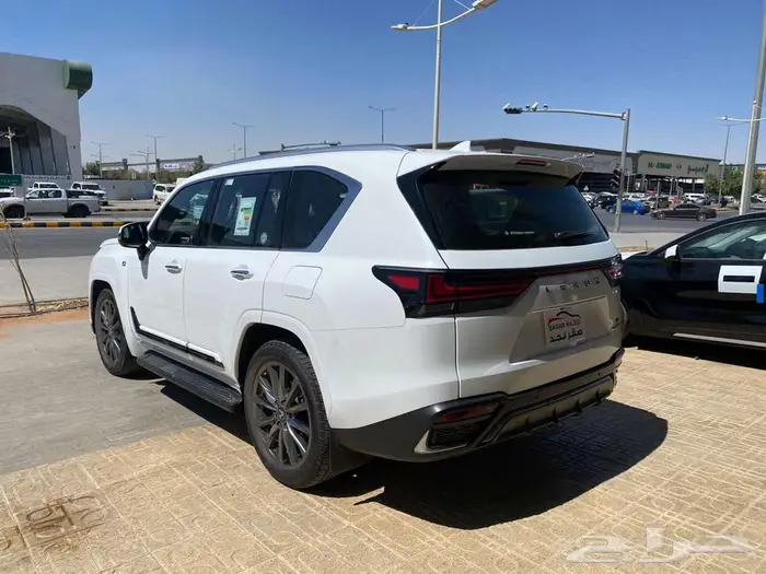 لكزس LX600 BB 2023 ابيض داخلي احمر 6
