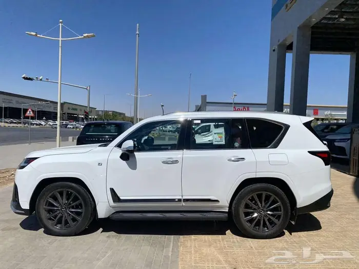 لكزس LX600 BB 2023 ابيض داخلي احمر 3