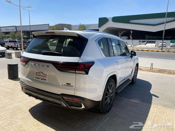 لكزس LX600 BB 2023 ابيض داخلي احمر 5