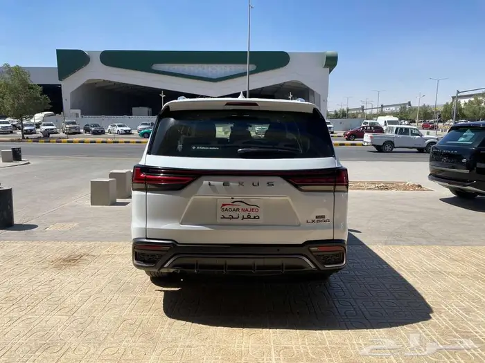 لكزس LX600 BB 2023 ابيض داخلي احمر 7