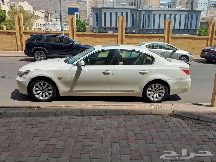 سيارة bmw 520i موديل 2010 8