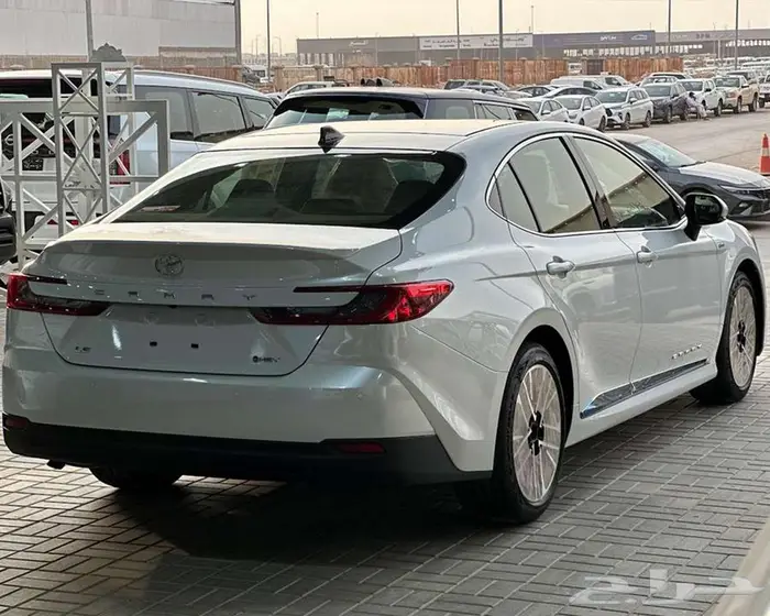 تويوتا كامري LE هايبرد 2025 3