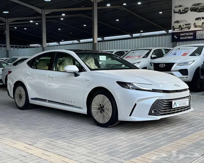 تويوتا كامري LE هايبرد 2025 2