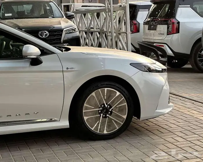 تويوتا كامري LE هايبرد 2025 4