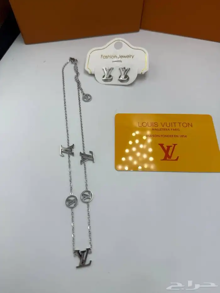 اكسسوارات ماركات درجه اولى مع جميع ملحقاته 75